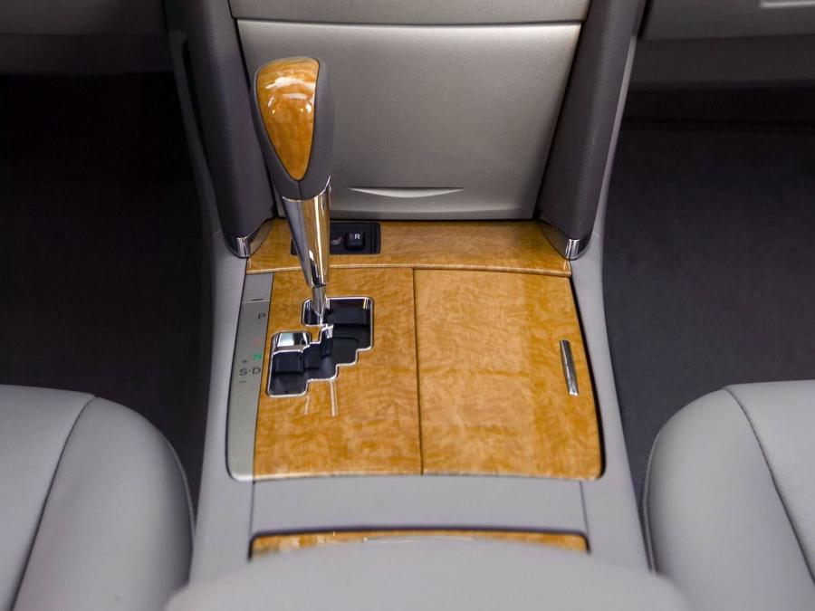 Детали интерьера Toyota Camry XLE 2006 года  (NA) (фото 5 из 46)